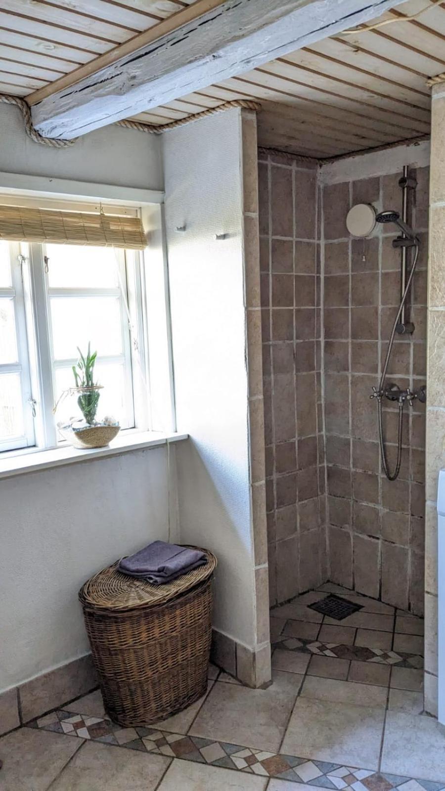 Хостел Gemuetliches Reetdachhaus Mit Kaminofen Рібе Екстер'єр фото